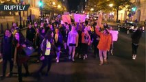 Protestas bajo la consigna 'No es mi presidente' cerca del Trump Hotel en Washington