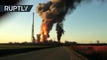 Una explosión provoca un gran incendio en una refinería petrolera de Italia