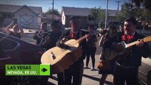 Mariachis animan con serenatas a los hispanos que aún no han votado