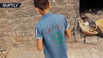 Niños sirios juegan al Pokémon GO en las ruinas de Alepo, destrozado por la guerra