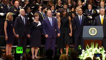¿Confundió George W. Bush los funerales en Dallas con la Navidad?: Así fue su extraño baile