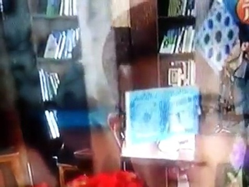 گەنجێکی کورد لە تیڤی ئێراندا شێعری مامۆستا هێمن دەخوێنێتەوە