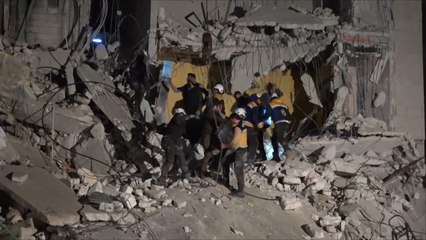 مقتل 14 وإصابة عشرات بانفجار مجهول المصدر بمدينة إدلب
