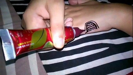 Simple Flowral Mehndi design - Very easy & beautiful design