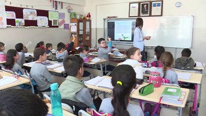 Suriyeli çocuklar okulu 'erik dalı' ile sevdi - İZMİR