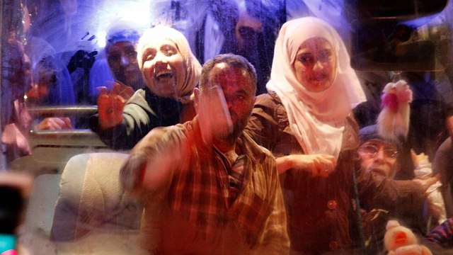 Освобожденные пленники Армии ислама прибыли в Дамаск