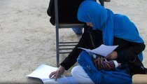 Sınavda Bebeğini Emziren Afgan Kadın Üniversitenin En İyi Bölümüne Girdi