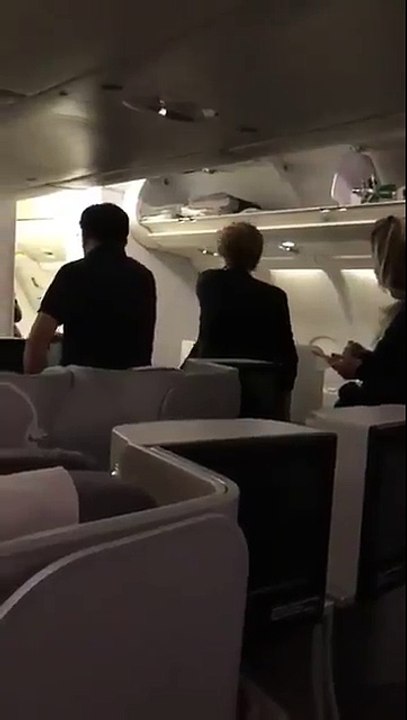 Dilma perde mala em avião