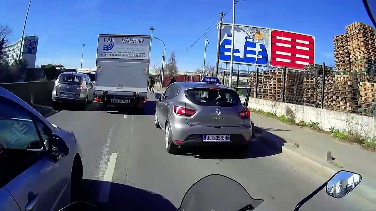 Quand tu tombes sur un gros road rage en pleine route...  Leçon n°1 : ne pas s'en mêler!