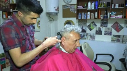 Şehidin adını verdiği iş yerinin duvarlarına şehit fotoğrafları astı