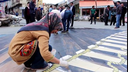 Ağrı’da Vatandaşlar 3 Boyutlu Resim Çizen Öğrencileri Şaşkınlıkla İzledi