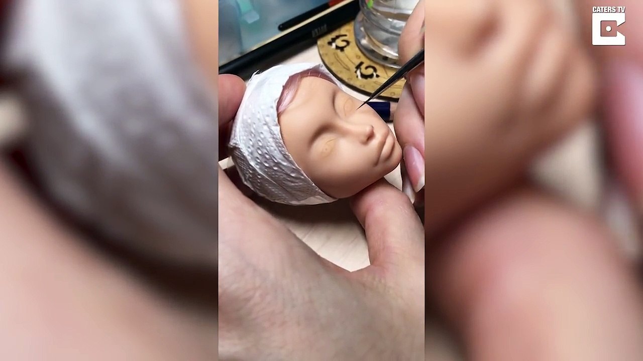 Olga Kamenetskaya transforme des poupées pour les faire ressembler à des personnages célèbres