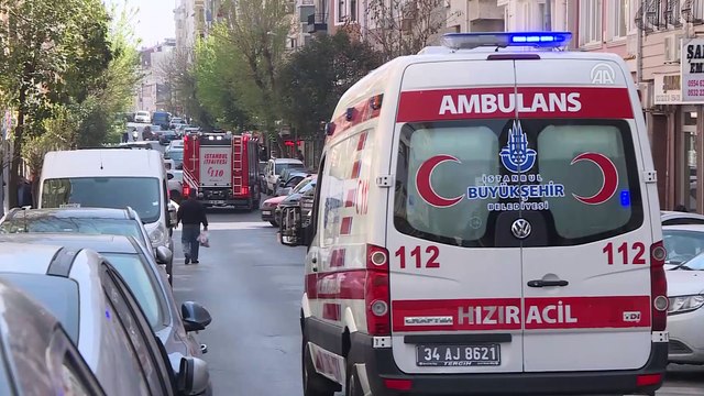 Evinde mahsur kalan yaşlı kadını itfaiye ekipleri kurtardı - İSTANBUL