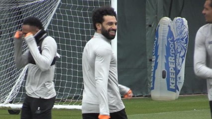 Descargar video: All smiles as Salah trains for Liverpool ahead of Manchester City clash