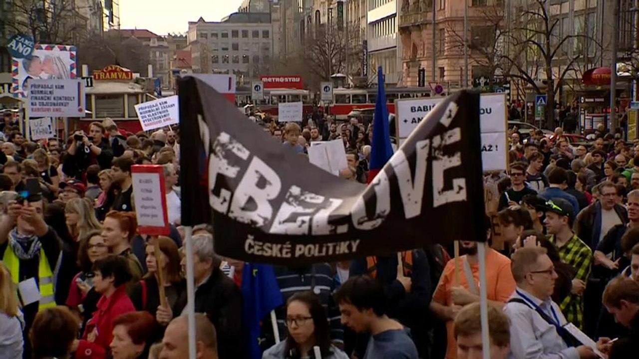 Immer noch keine Regierung: Tschechen demonstrieren