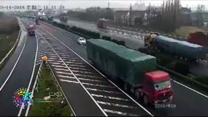 دوت مصر| لما البنات تنسي نفسها في الطريق وتقعد تحط روج