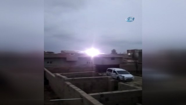 Elektrik kabloları havai fişek gibi patladı