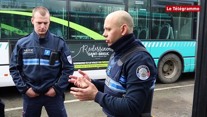 Saint-Brieuc. Les policiers interviennent dans un bus... pour un exercice !