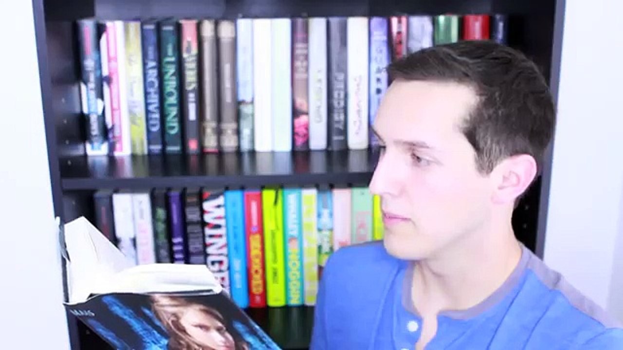 THRONE OF GLASS BY SARAH J. MAAS