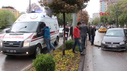 Gaziantep'te Otomobil Devrildi, Sürücü Yaralandı