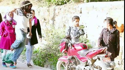 வீதியில் சென்றவர்களுக்கு காத்திருந்த பேரதிர்ச்சி! அதிர்ச்சி வீடியோ