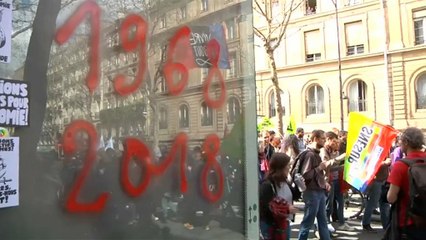 Fransa: Eğitim reformuna itiraz eden öğrenciler sokakta