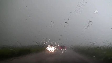 Etkili Olan Sağanak ve Dolu, Hasara ve Taşkına Sebep Oldu