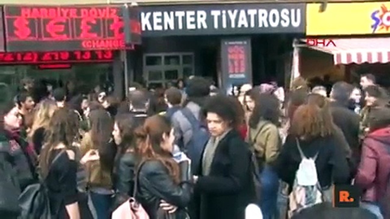 Kadın Tiyatroculardan Protesto 100 Kadın 100 Replik