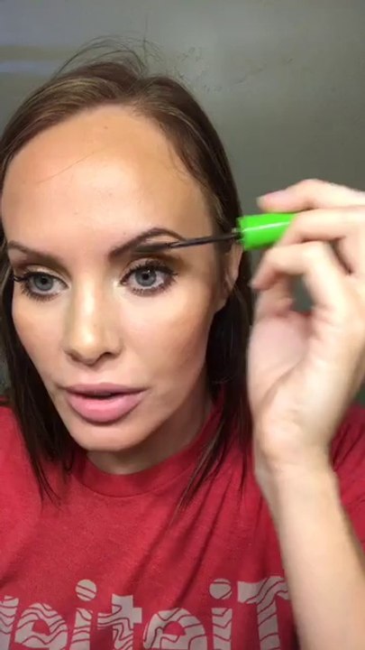 How to fill in your eyebrows using mascara