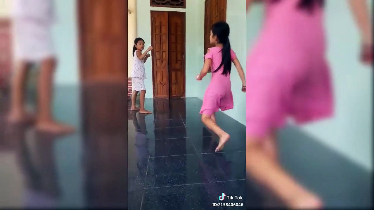 khi con gai tung no