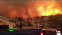 Incendios en Canadá: Graban cómo un 'muro de fuego' amenaza un pueblo