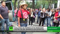 México: los familiares de normalistas marchan contra fin del mandato de expertos