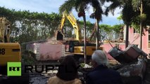 Demuelen antigua mansión de Pablo Escobar en Miami en busca de tesoros