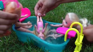 KIDS POOL FUN in the water! Splash Swim Play. Kids video.