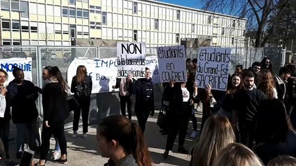 Mulhouse: mobilisation contre la baisse des aides régionales au lycée Schweitzer