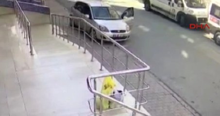 O Anlar Kamerada! Ümraniye'de Maskeli Saldırgan Otomobildeki Kişiye Kurşun Yağdırdı