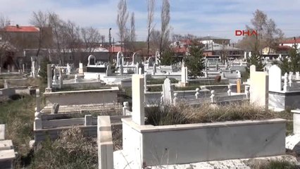 Kars-Şehit Öğretmenlerin Kabirlerini Onardılar