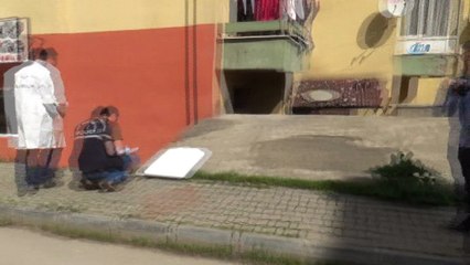 Annesi elbise asarken balkondan düşen çocuk ağır yaralandı