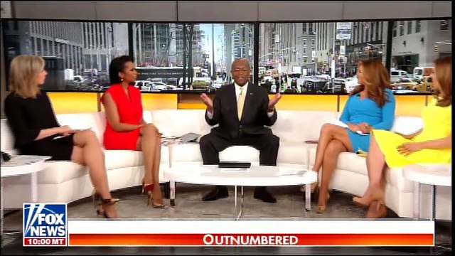 Outnumbered with Sandra Smith, Lisa Marie Boothe, Trish Regan and Harris Faulkner. 2018/04/10 @SandraSmithFox @LisaMarieBoothe @trish_regan #Outnumbered