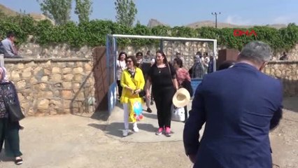 Mardin-Paris'in Türk Kadınlarından Mardinli Öğrencilere Kırtasiye Yardımı