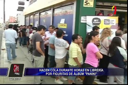 Se registran largas colas en librería para conseguir figuritas del álbum Panini