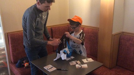 Thibault rencontre son idole Romain Bardet