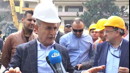 Evlerinin Yıkılmasını Baklava Yiyerek İzlediler