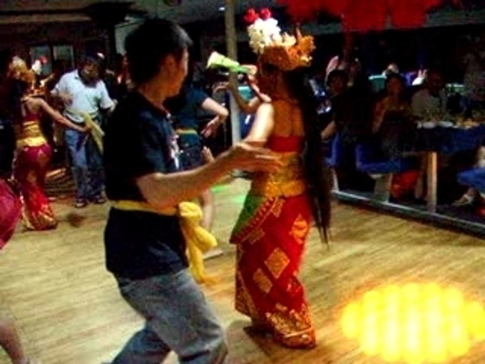 安安 dancing w/ bali妹