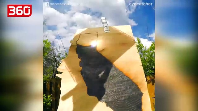 Njihuni me artistin më të veçantë në botë, pikturon me anë të...(360video)