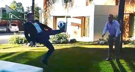 Ronaldo'nun Rövaşata Golünü Taklit Etmeye Çalışan Gazeteci, Bileğini Kırdı
