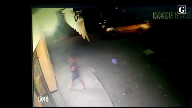Imagens de segurança flagram assalto em Cariacica