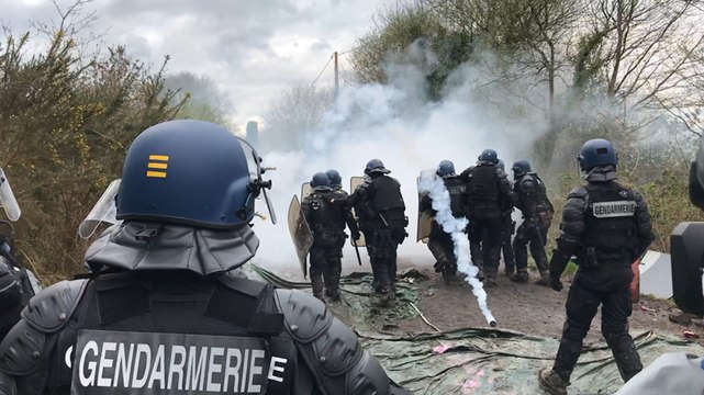 Notre-dame-des-landes. Scène de bataille dans la Zad