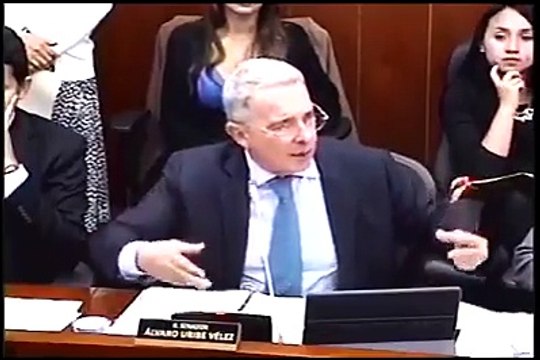 alvaro uribe defiende intereses economicos de personas privadas-alvaro uribe défend les intérêts de l'économie privée des gens-alvaro uribe defends the interests of the economy of private people