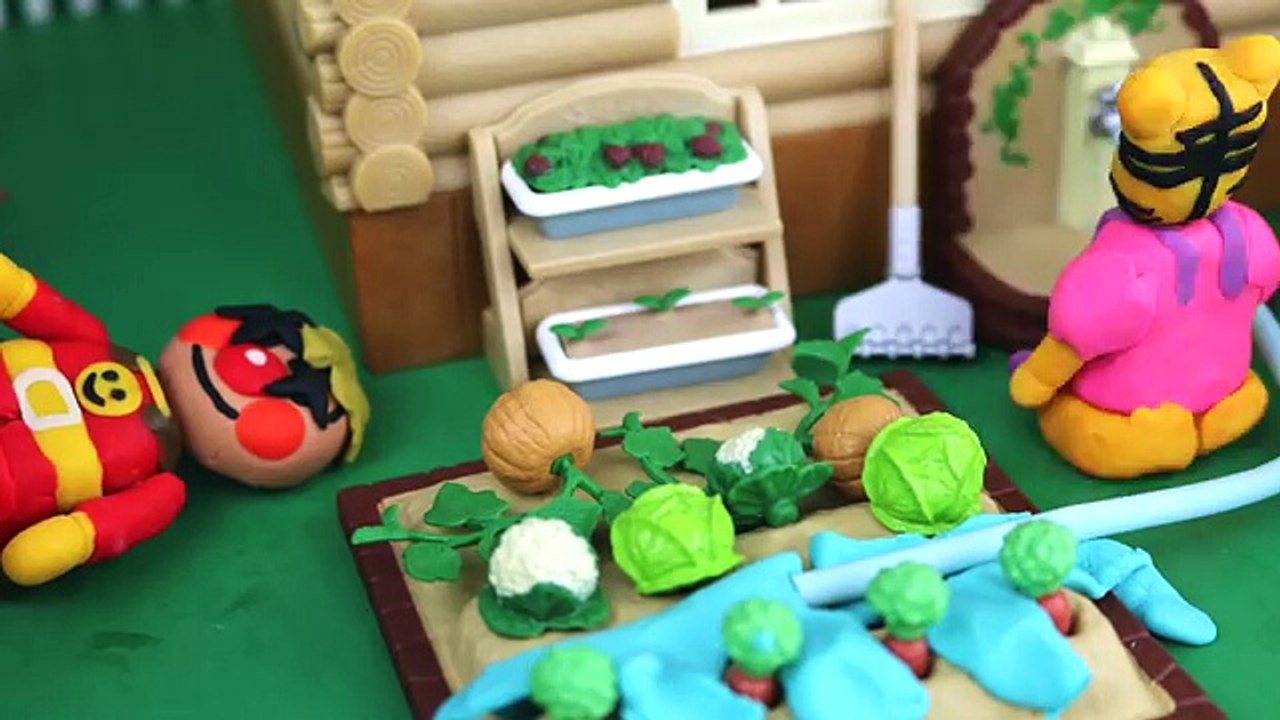 アンパンマン助けて〜！工事現場でバイキンマンとドキンちゃんが暴走！